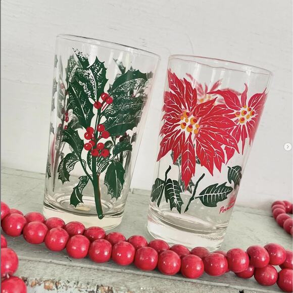 Vintage Christmas Glasses Tumblers Poinsettia Holly Berry Peanut Butter PAIR - Picture 1 of 5